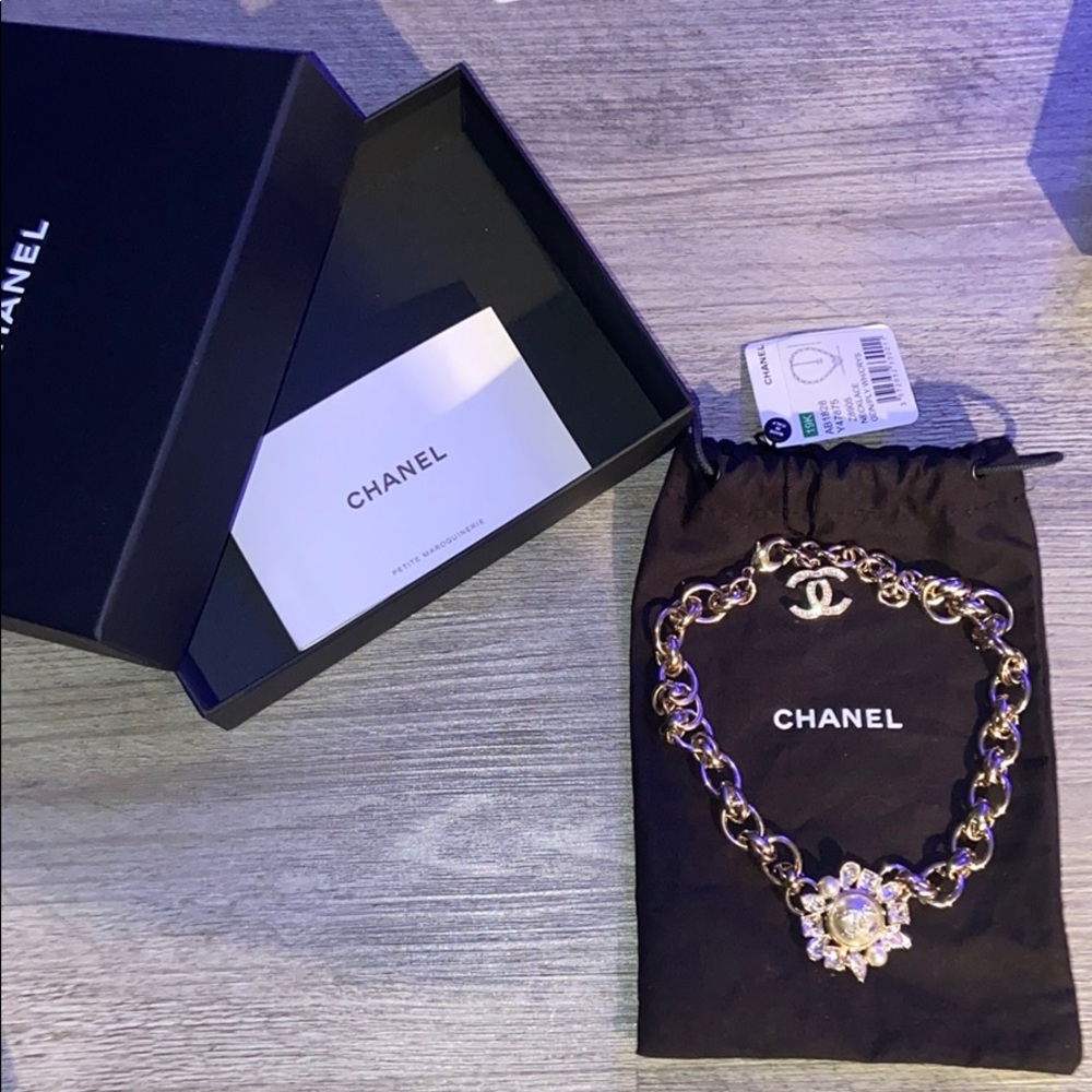 Gold necklace with diamonds Chanel